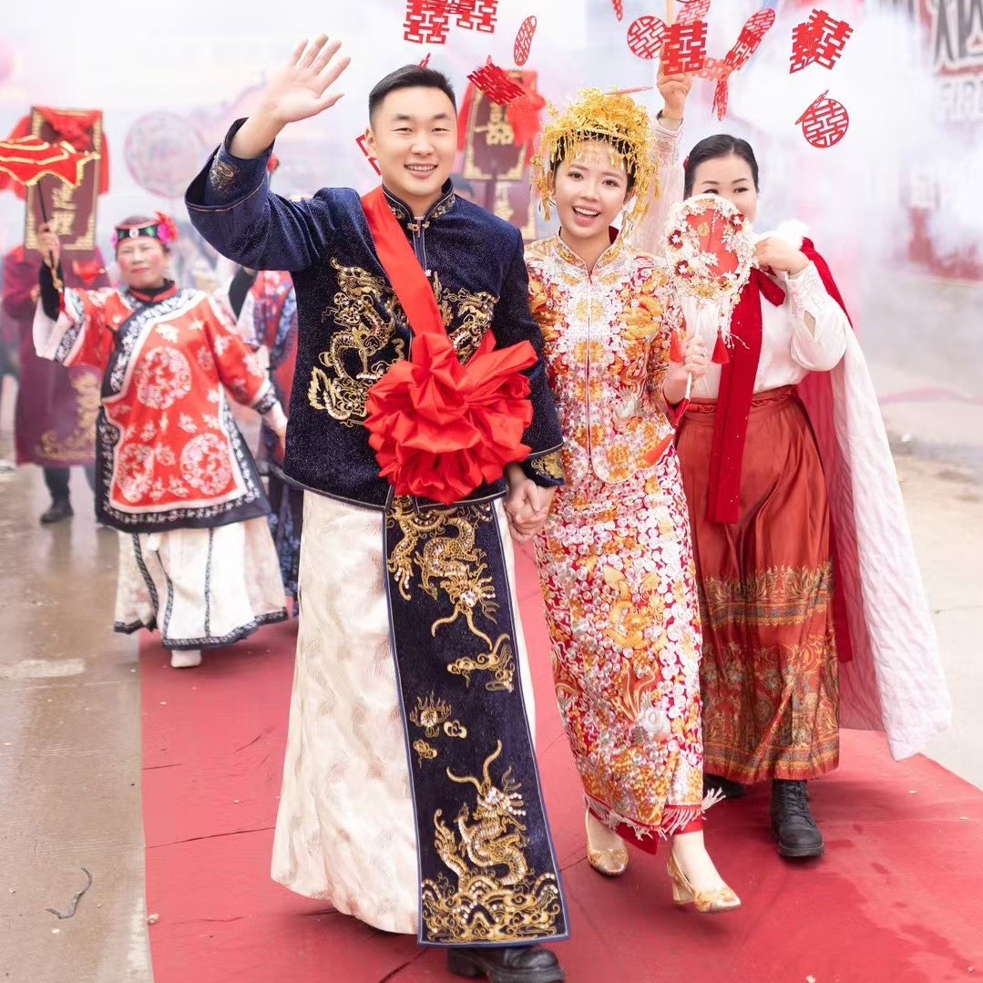 回门宴穿中式嫁衣合适吗？龙凤褂场合与款式区别