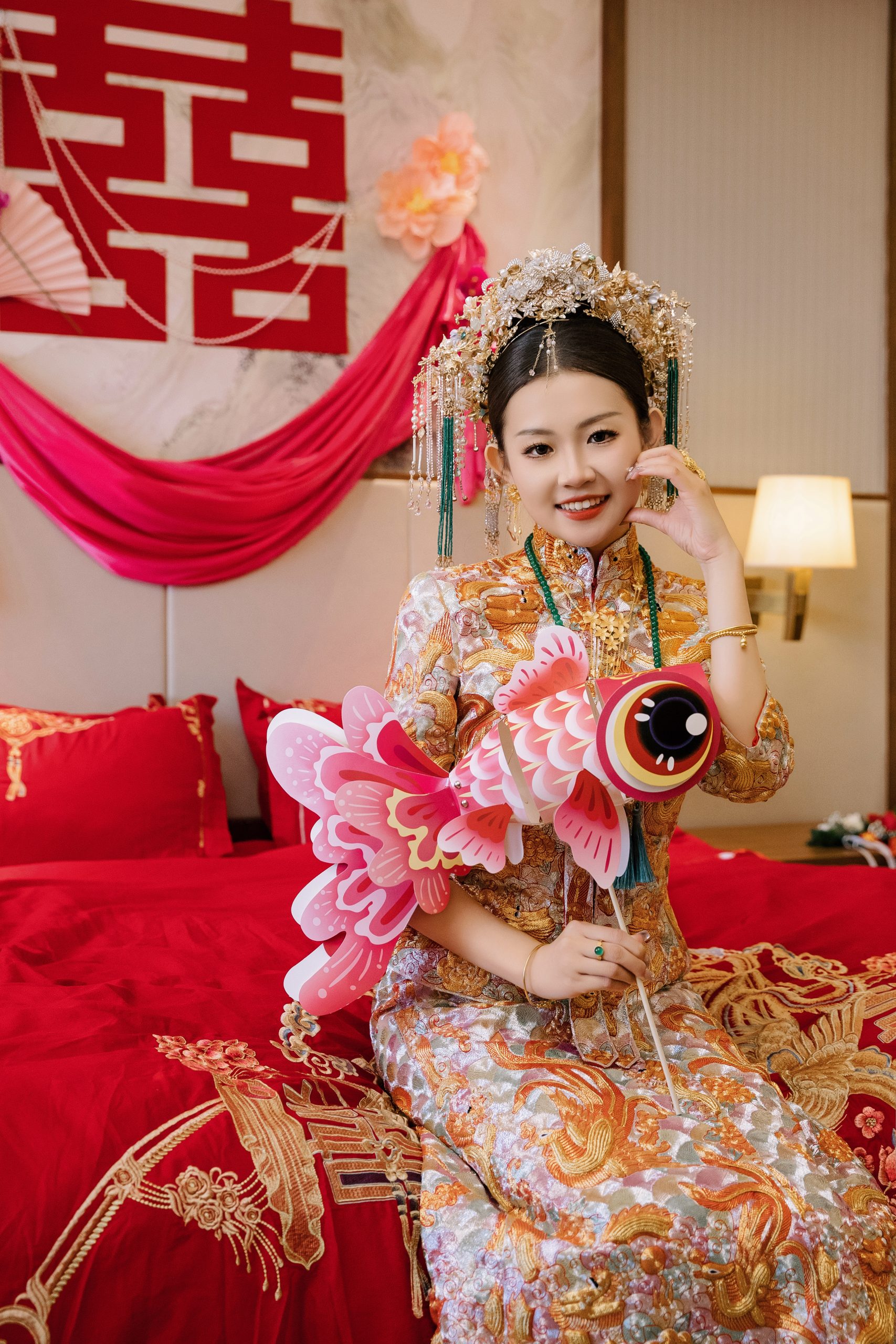 龙凤褂搭配什么首饰？黄金还是翡翠？