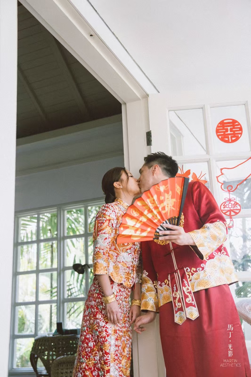 龙凤褂的历史与文化：从皇室嫁衣到现代婚礼的百年传承