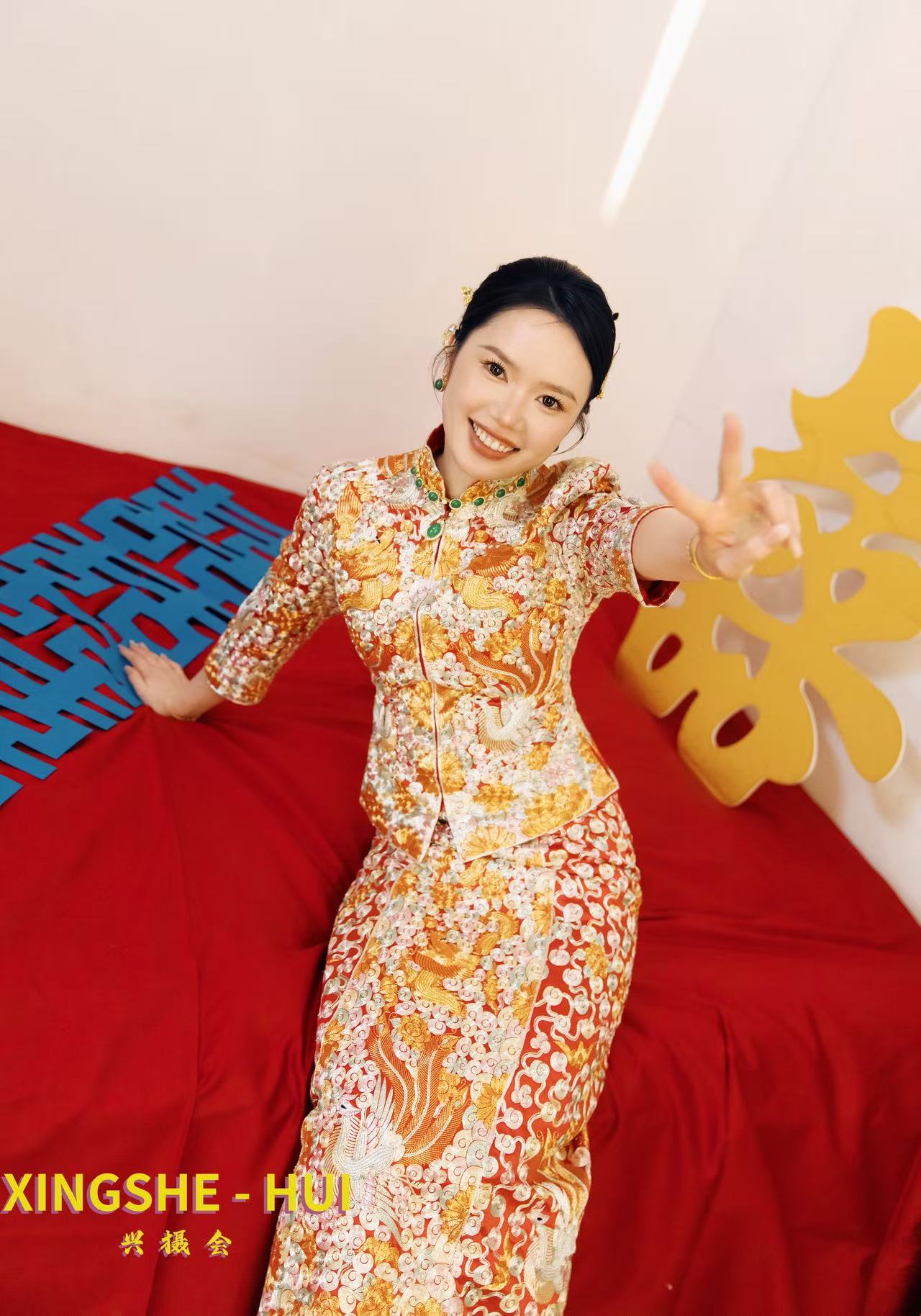 给妈妈们的旗袍与龙凤褂搭配：母女装如何呼应更出彩？