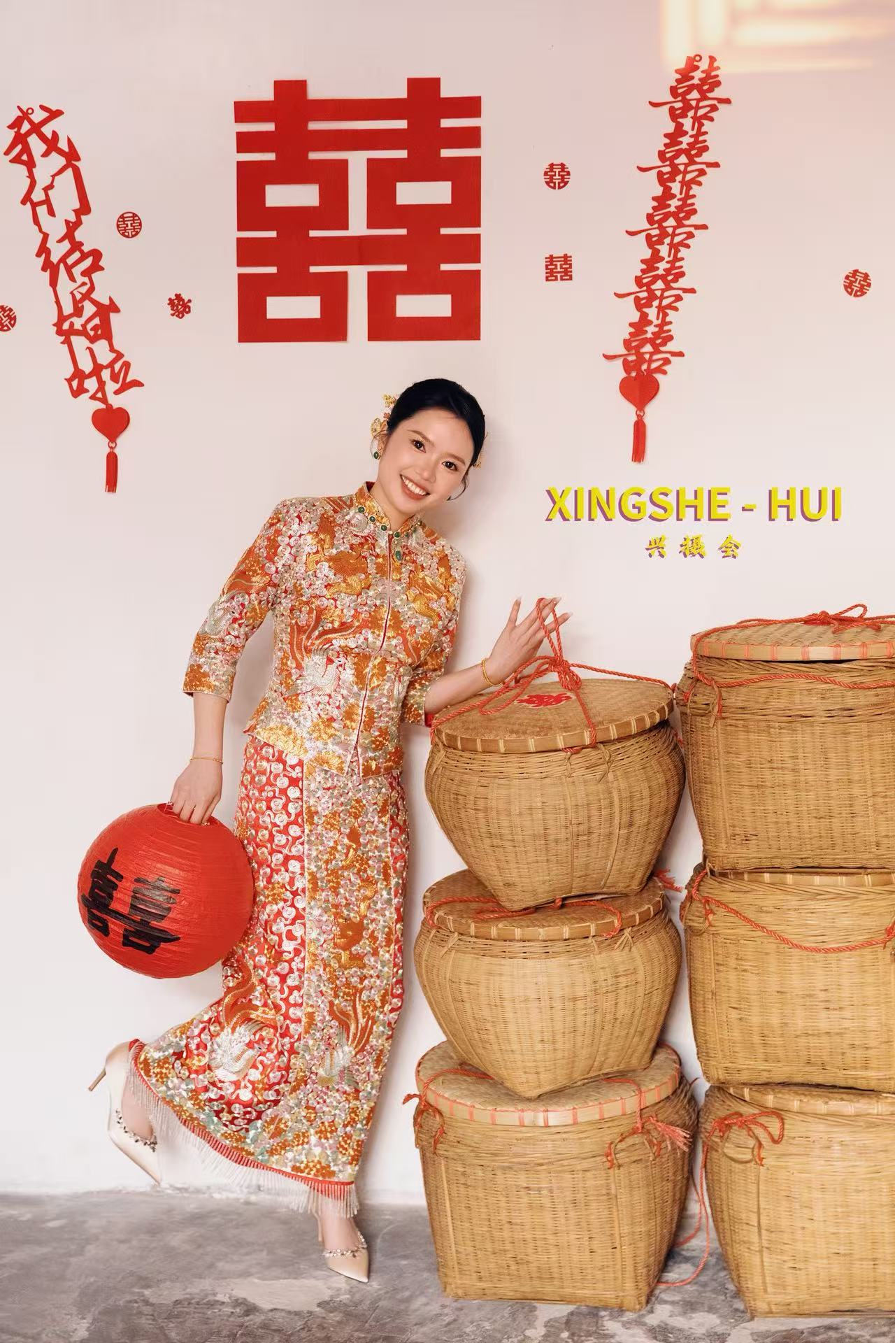 龙凤褂的历史与文化：从皇室嫁衣到现代婚礼的百年传承