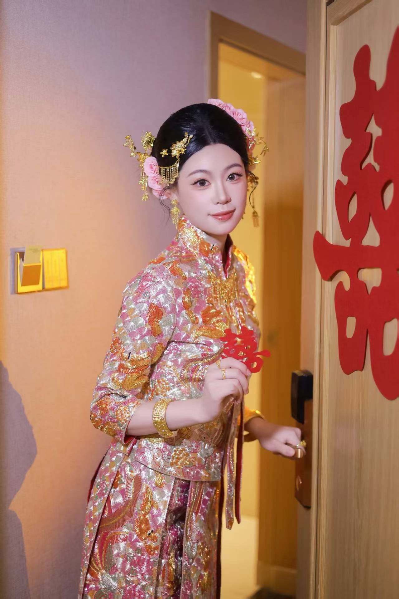 婆婆和妈妈穿什么陪衬龙凤褂?妈妈装搭配的3个黄金法则