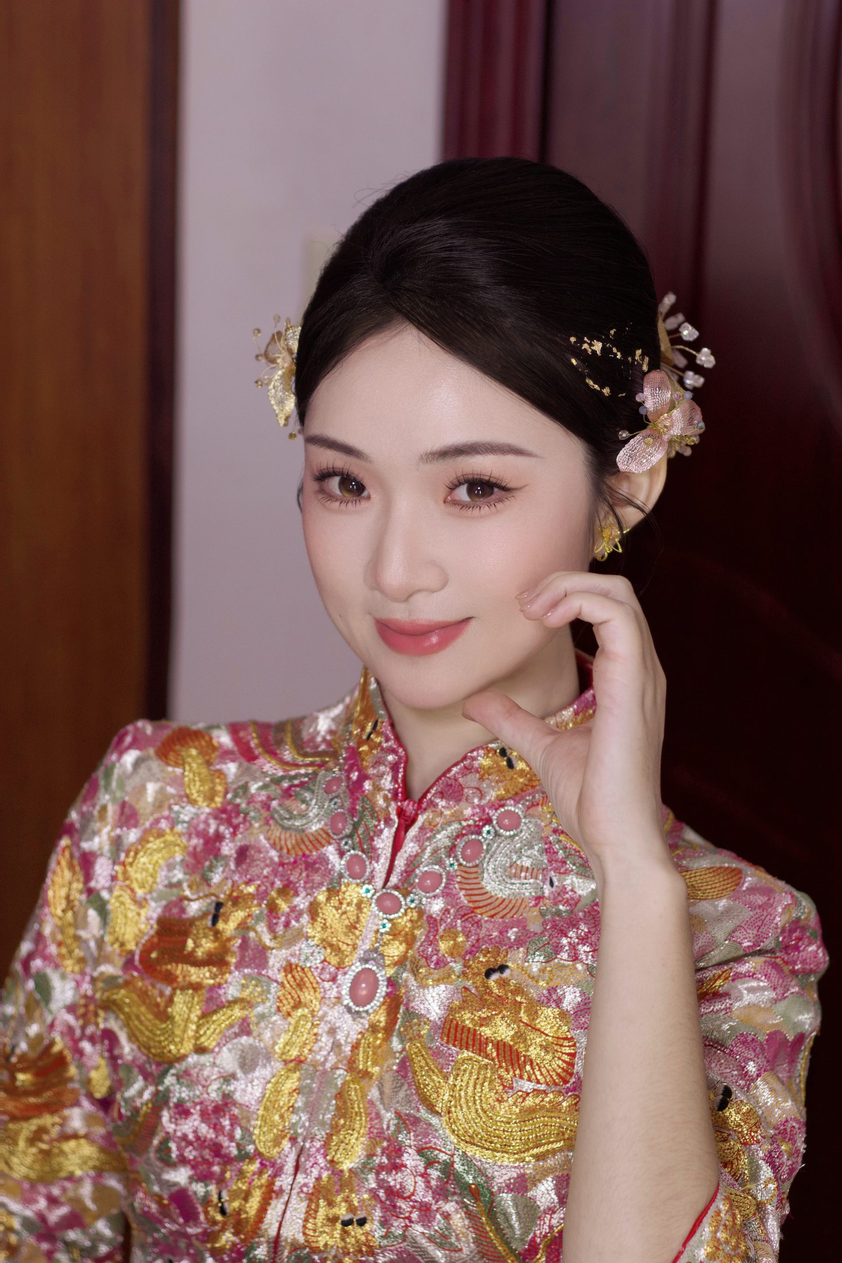 订婚仪式穿中式龙凤褂