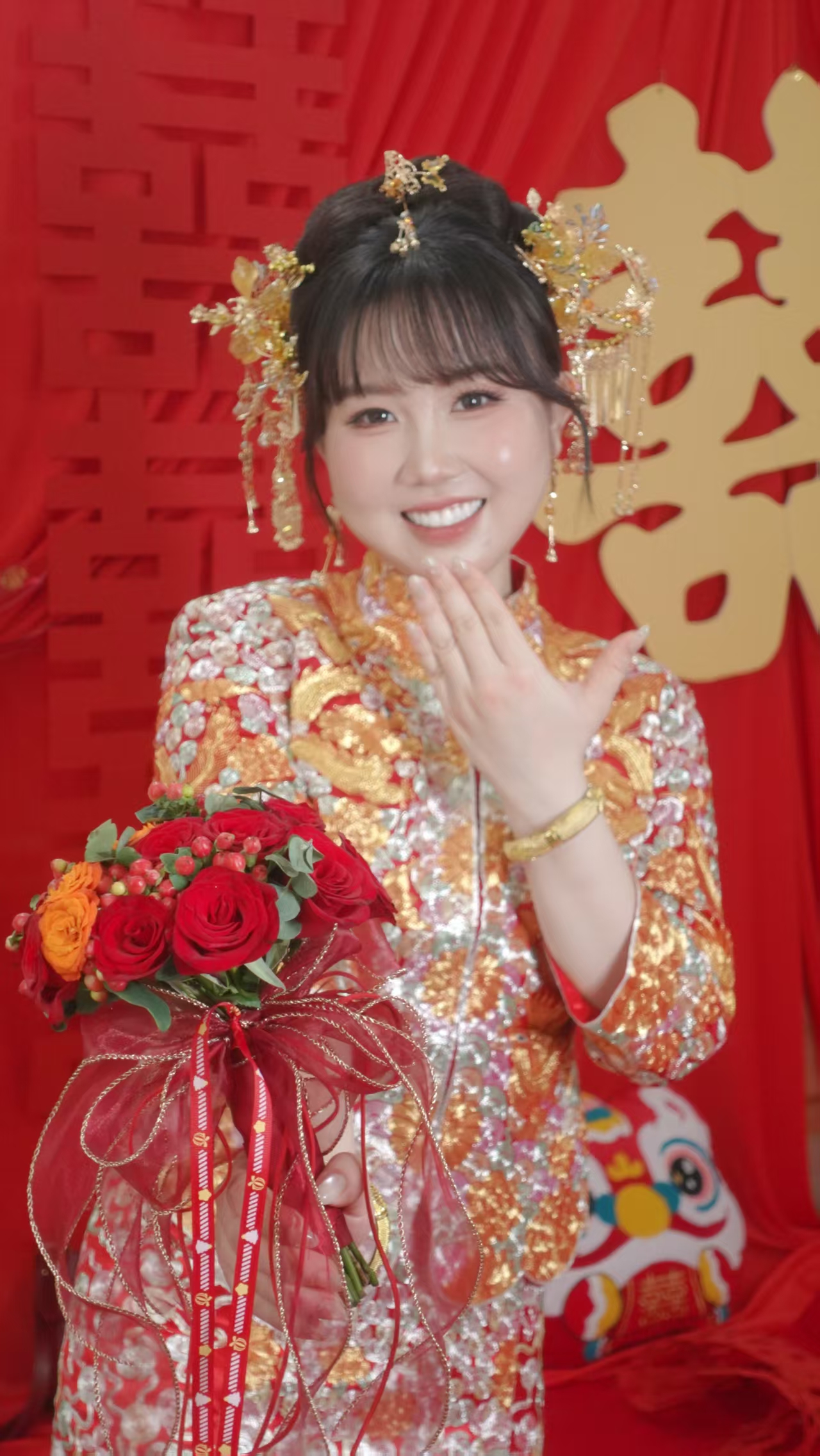 三地婚俗里龙凤褂的穿法与敬茶流程