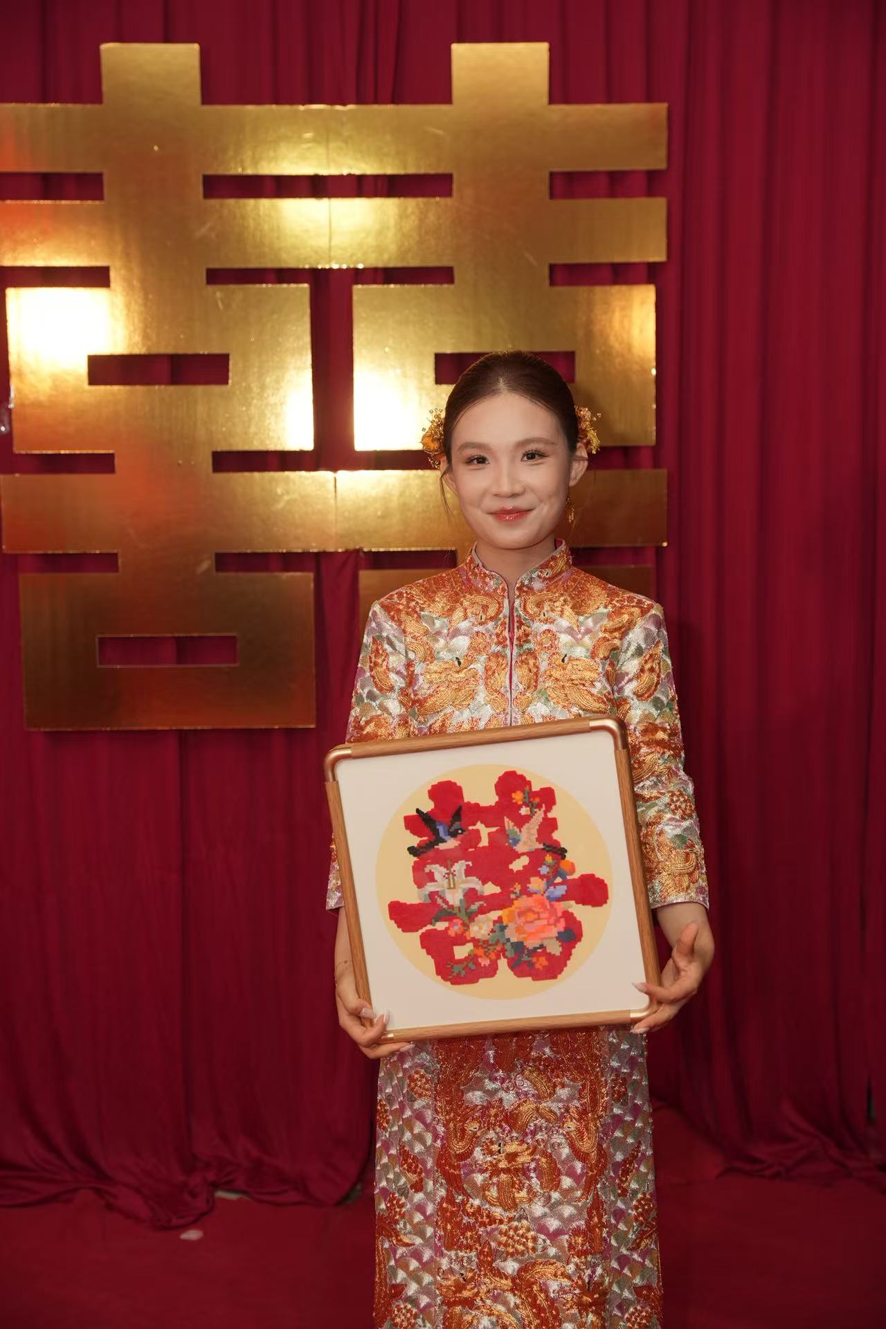 花童穿什么配龙凤褂不抢镜？颜色和款式挑这几种更稳妥