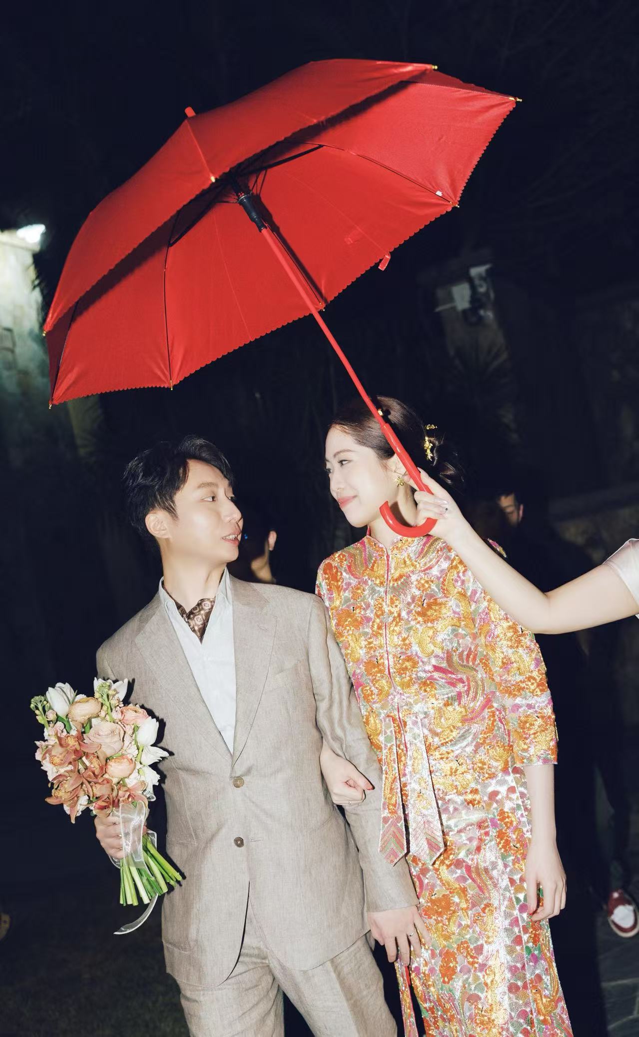 龙凤褂交给谁管？和婚庆、摄影团队要交代的6件事